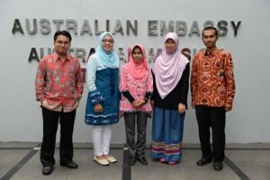 Peserta MEP 2015 setelah mengikuti briefing di Kedutaan Australia Jakarta