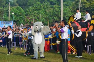Gajah, Maskot GO, menari bersama penyanyi OST Gontor Olimpiad