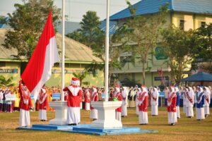 Pengibaran Bendera Merah Putih oleh Paskibra PMDG Kampus Putri 5