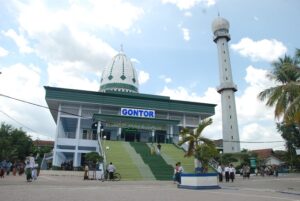 Masjid Jami' dengan Menara Lamanya