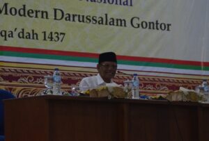 K.H. Hasyim Muzadi menyampaikan sambutannya
