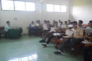 Suasana kegiatan "Tahsin Qira'ah" di salah satu kelas di Gedung Rabithah.