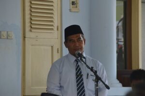 K.H. Masyhudi Subari, M.A. Menyampaikan Sambutan untuk Rombongan Haji PMDG 