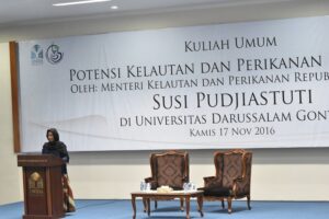 Menteri Kelautan dan Perikanan, Susi Pudjiastuti, memberikan Kuliah Umum di depan mahasiswa Unida.