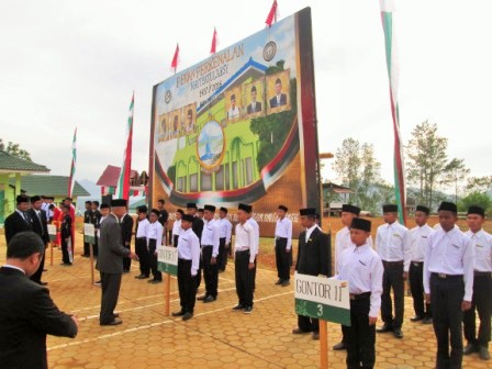 Wakil Ketua II Badan Wakaf PMDG Hadiri Apel Tahunan Gontor Kampus 11