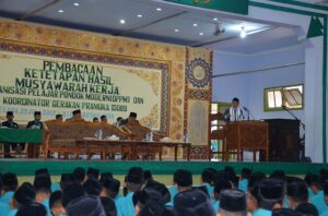 Nasihat KH. Hasan Abdullah Sahal kepada seluruh santri PMDG saat Pembacaan Ketetapan Hasil Musyawarah Kerja OPPM dan Koordinator