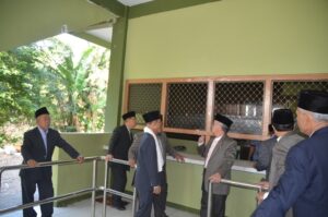Anggota Badan Wakaf meninjau loket dapur umum baru 