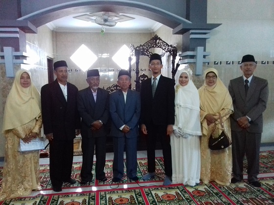 Kiai Syamsul Hadiri Pernikahan Putra Drs. K.H. M. Akrim Mariyat, Dipl.A.Ed