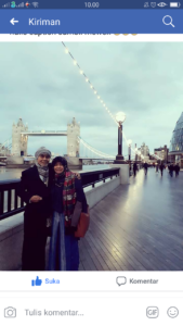 KH. Hasan dengan istri saat di Inggris