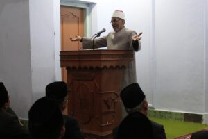 Prof. Dr. Jadd el-Rabb Amin Abdul MAjid saat menyampaikan ceramah di depan para santri di Masjid Jami' PMDG