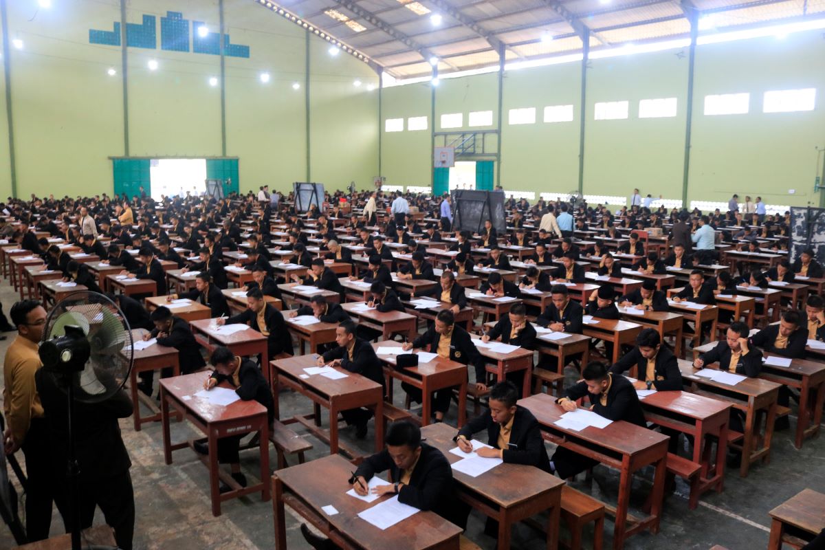 Suasana Ujian di Gedung Olahraga