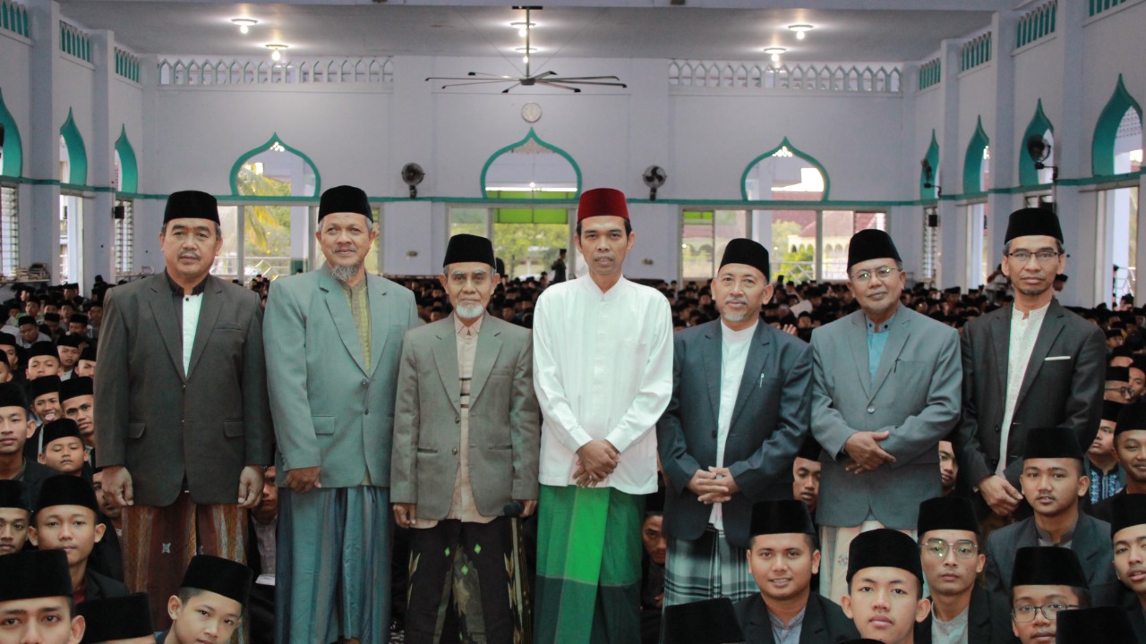 Ceramah Ustadz Abdul Somad di Masjid Jami’ PMDG: Dahulukan Adab sebelum Ilmu